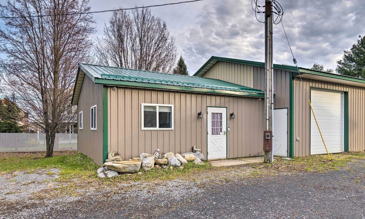 Auburn Apartment | Auburn Studio w/ Yard & Fire Pit ~ 5 Mi to Lakes!