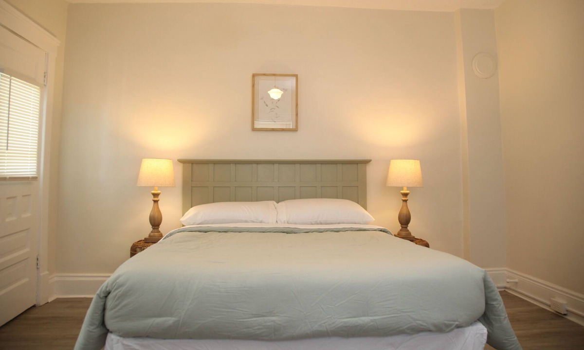 Lakewood Apartment | Awesome1-bed apartment in the heart of Lakewood