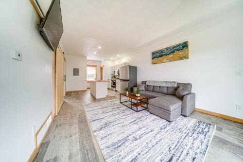 Erie House | Balcony+ Golf Course View: Quiet Erie Getaway