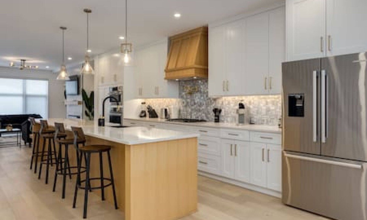 Banff Trail House | Banff Trail Retreat 4 BR Near UofC and HWY