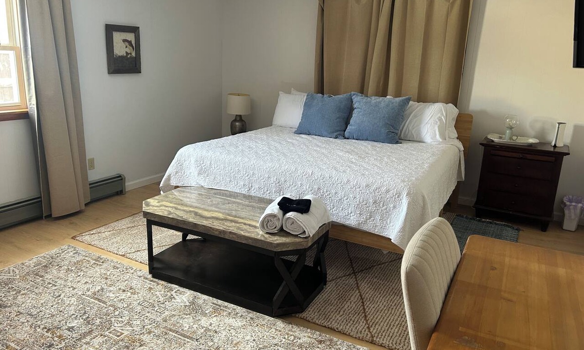 Thomas House | Base Camp, 3-bedroom house, sleeps 7 in charming Thomas WV