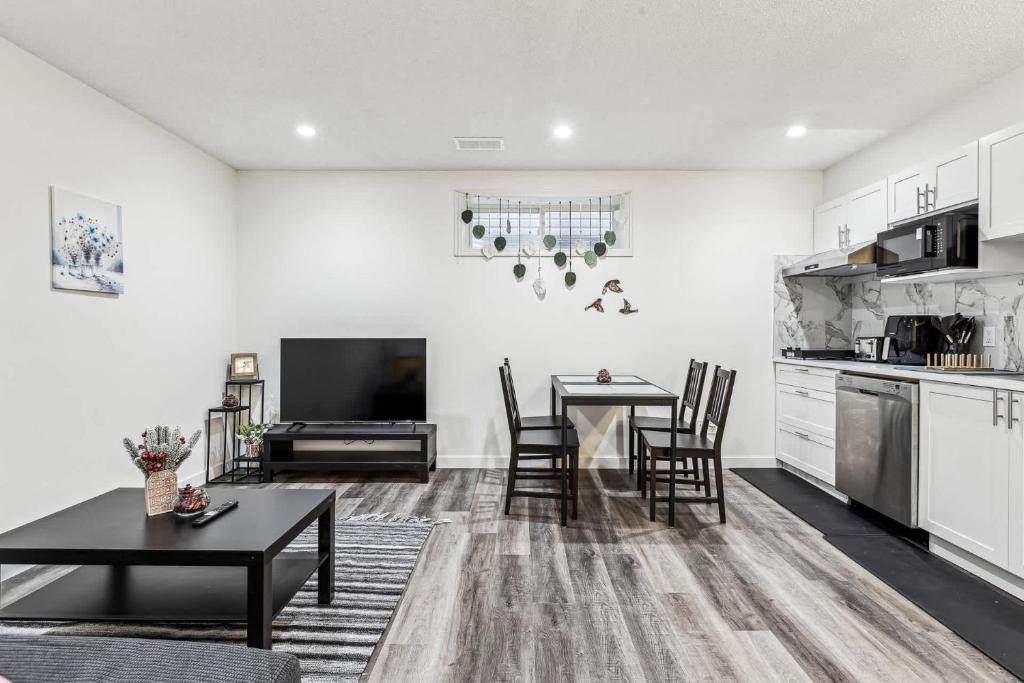 Cranston House | Basement Suite in Calgary - Short Drive to Banff