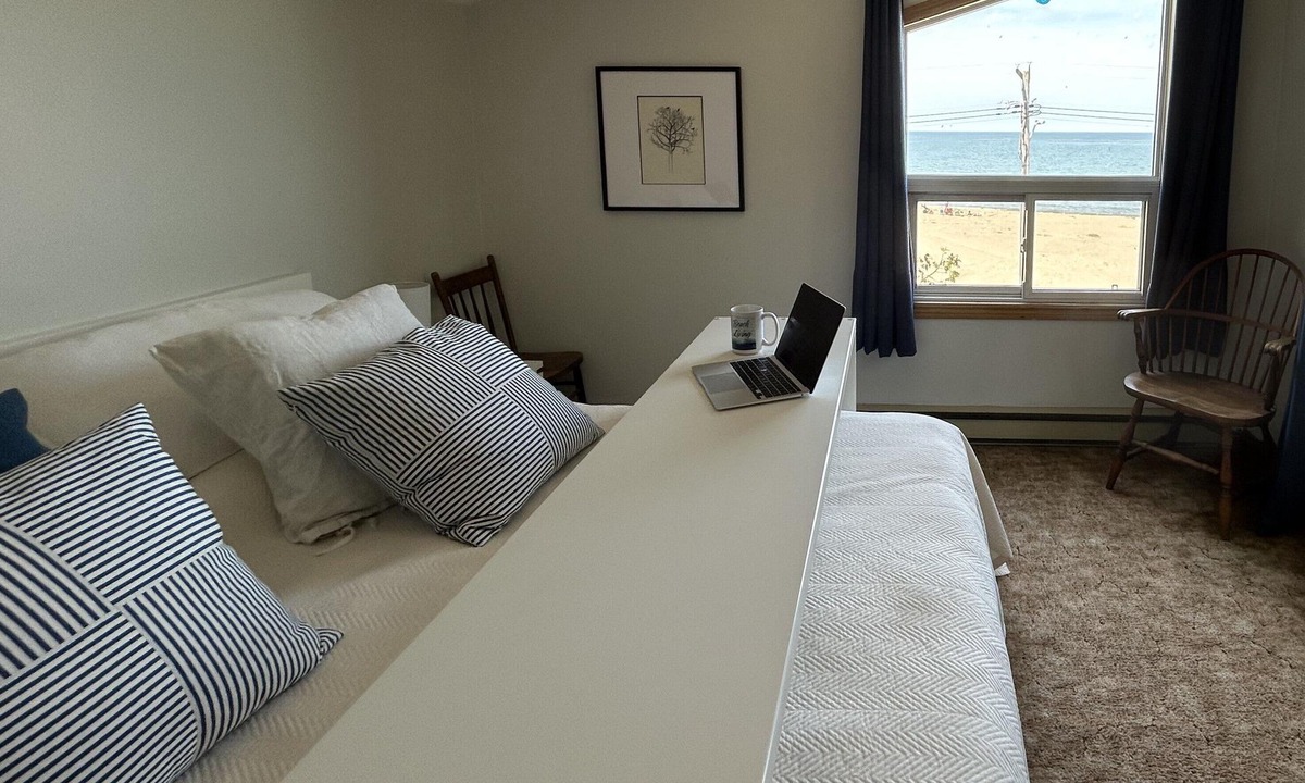 Southampton Cottage | Beachfront Cottage right on Lake Huron