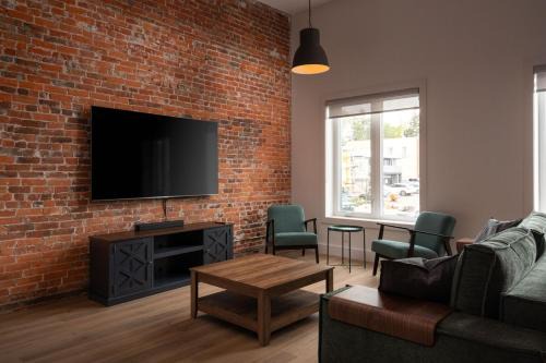 Beamsville Apartment | Beam Loft