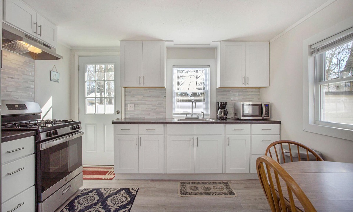 Coldwater Cottage | Beautiful 2 bed cottage by Coldwater Lake!