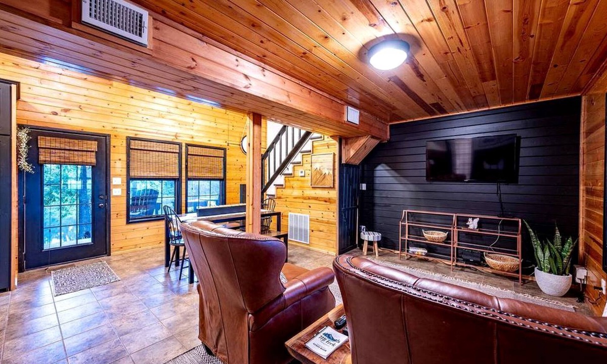 Broken Bow House | Beautiful Broken Bow Cabin with Private River Access