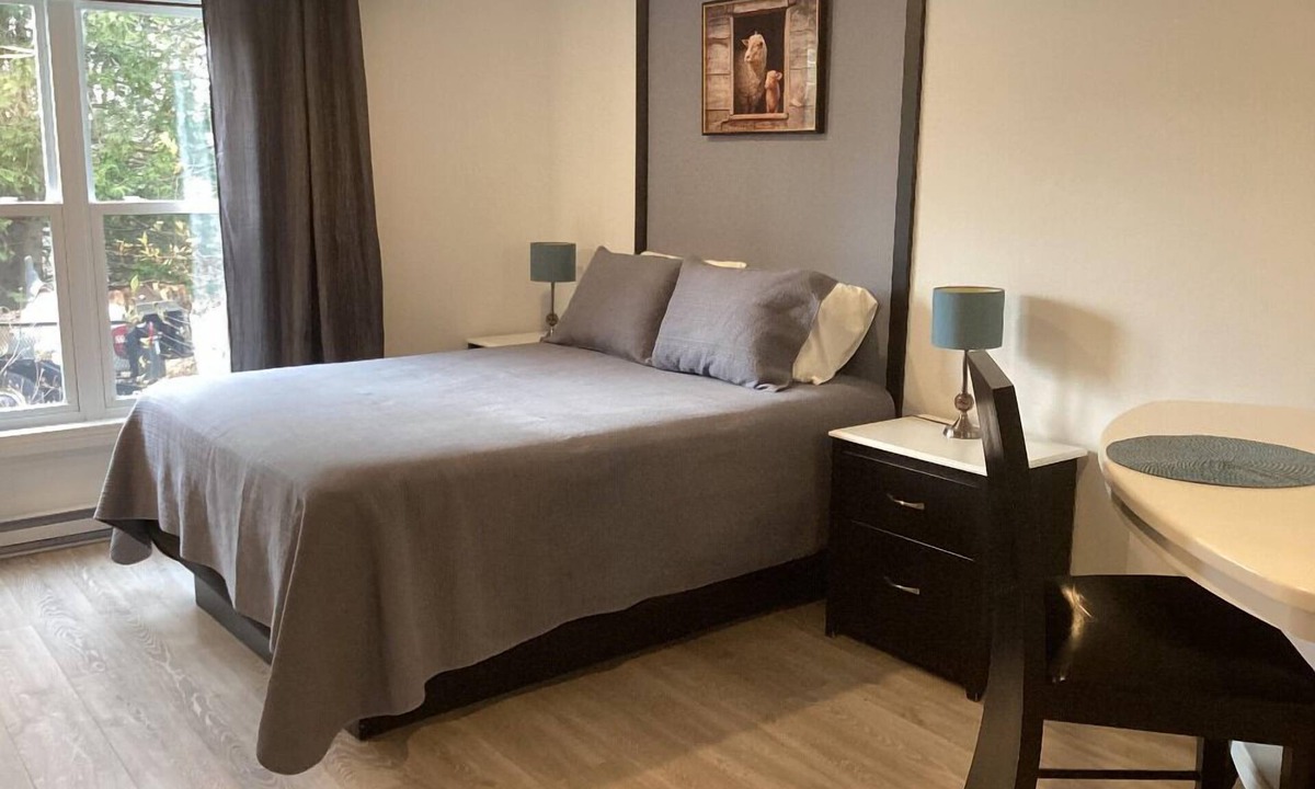 Sherbrooke Apartment | Beautiful renovated loft and very comfortable with all amenities