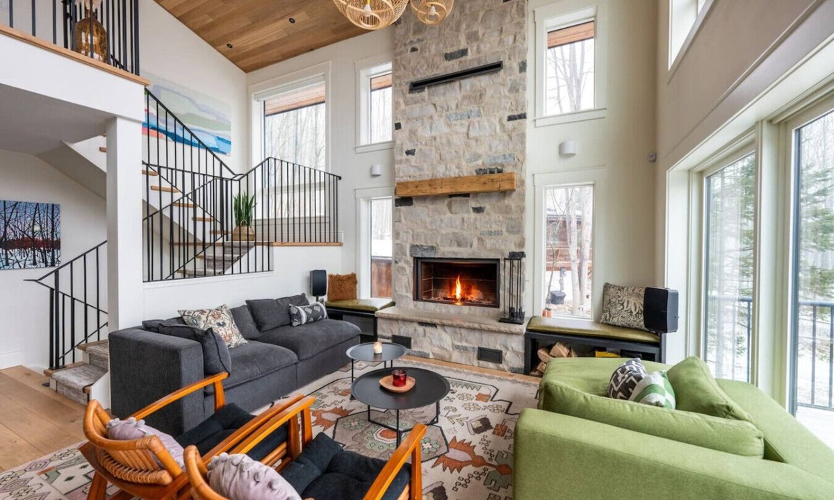 Grey Highlands House | Beaver Valley Chalet w/Hot Tub, Sauna & Mountain Views – Sleeps 12