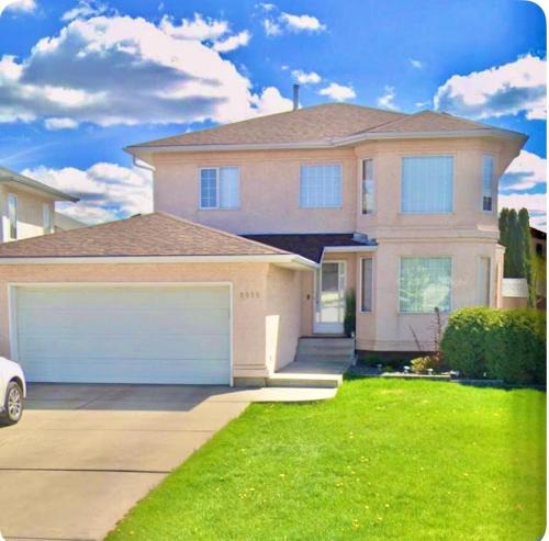 Northeast Edmonton House | Belle-Rive - family friendly Guest House