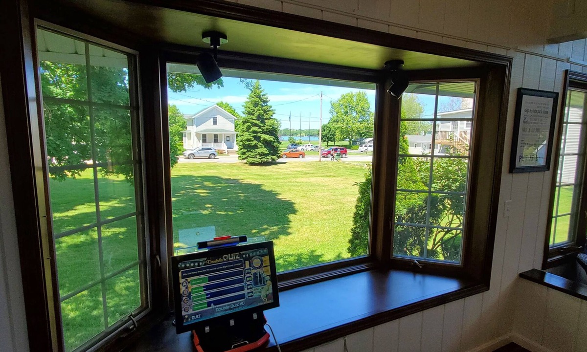 Put-in-Bay House | Best Downtown Location- Large, Beautiful!- The Queen Elizabeth House