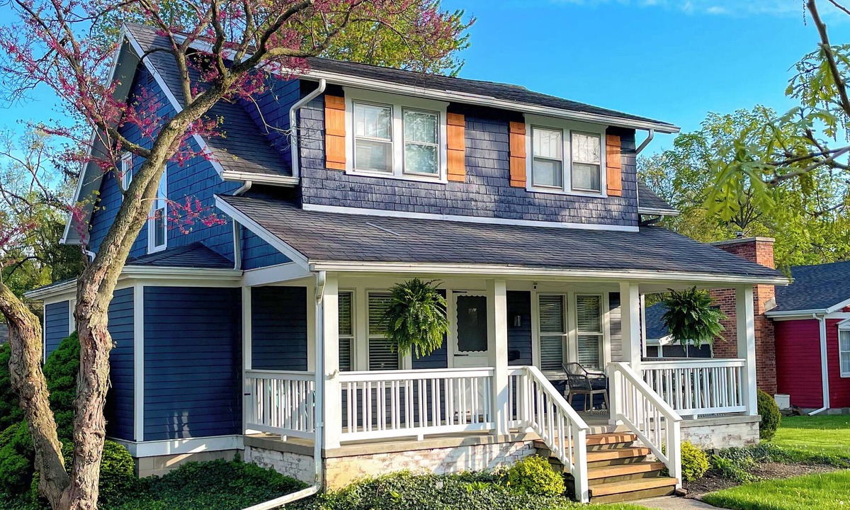 Perrysburg House | Best Location, Renovated, Walk Uptown! - 3br/3ba