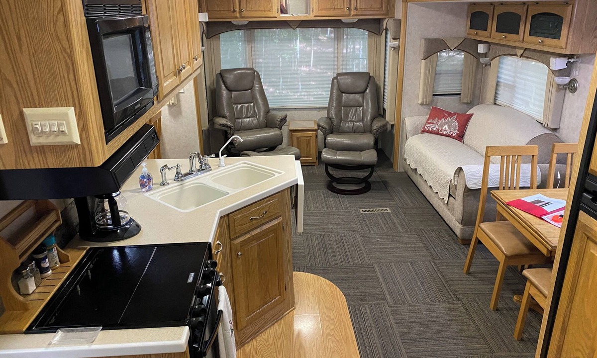 Beulah House | Betsie - Excellent 35Ft RV Camper in the Woods Fire Pit & Hot Tub Access