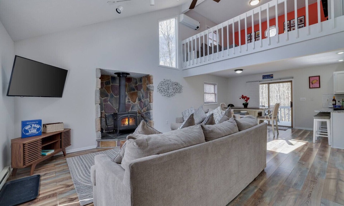 Gouldsboro House | Big Bass Lake 4BR Poconos Home - GAME ROOM - POOL