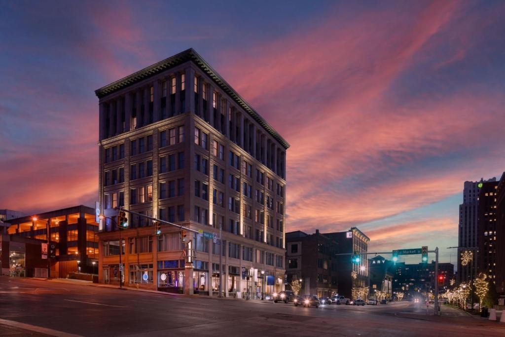 Downtown Akron Hotel | BLU-Tique, Akron, a Tribute Portfolio Hotel