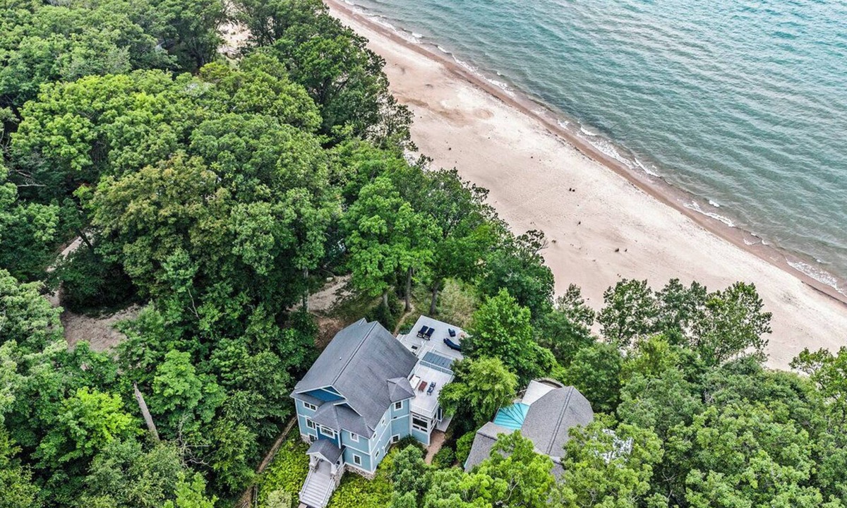 Lake Michigan Beach House | Blue Horizon Lakeside w/Private Beach