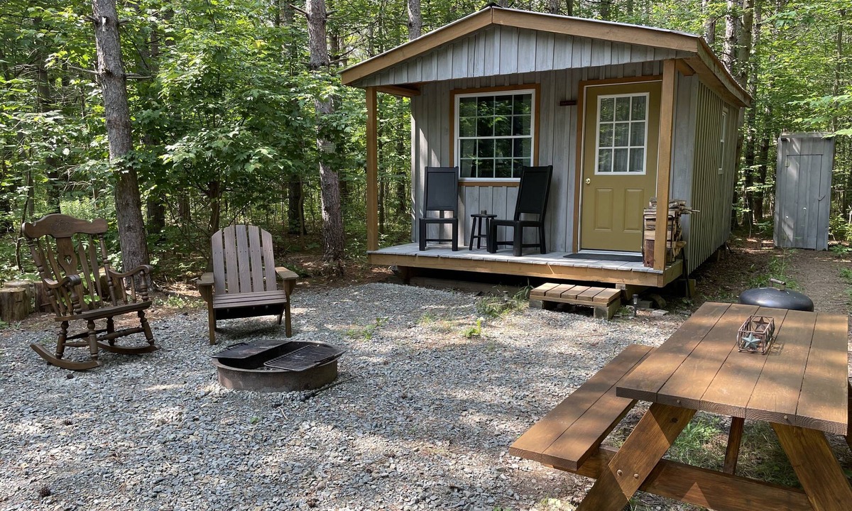 Prattsburgh Cabin | BLUE MOON - PET FRIENDLY! - OFF GRID - ROMANTIC - WINE TRAIL CABIN - 4 Seasons