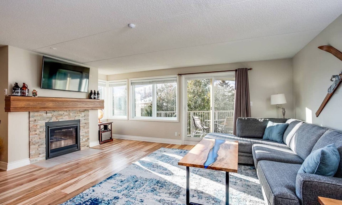 The Blue Mountains Apartment | Blue Mountain Ski in/Ski Out Chalet Condo