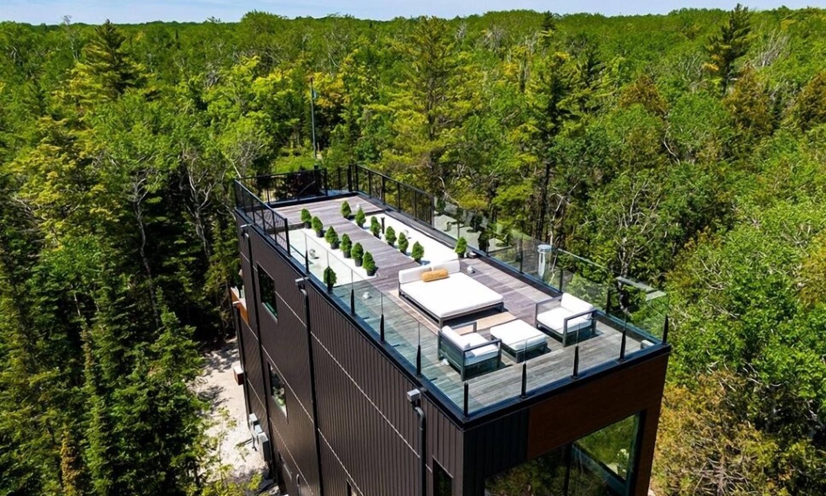 Northern Bruce Peninsula House | Borchardt Lookout | Modern Escarpment Retreat