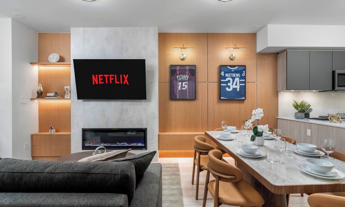 Toronto Entertainment District Apartment | Boutique 4BR Aparthotel Sleeps 10 Free Parking