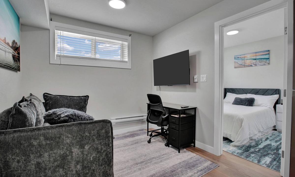 Saskatoon House | Brand New 2BR Suite close to Airport with Parking