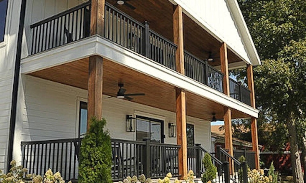 Put-in-Bay House | BRAND NEW 5 bedroom house steps to Downtown Put-In-Bay - The Pearl House