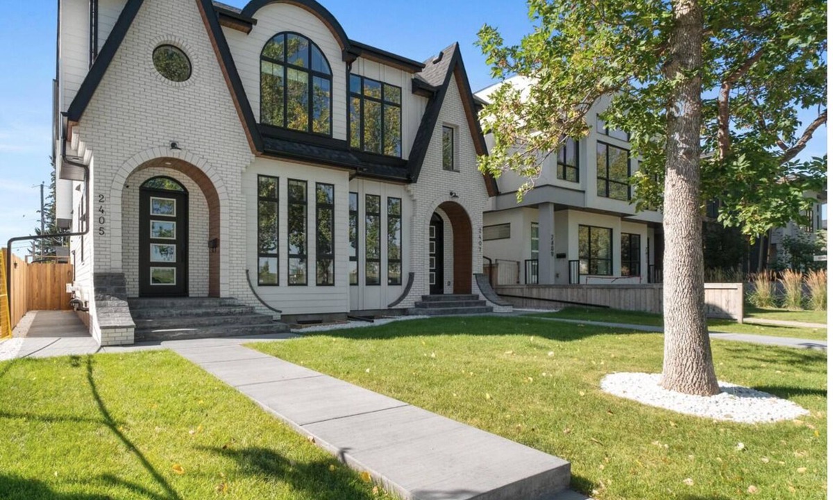 Southwest Calgary House | Brand New Luxury 3BD King Bed, A/C-Tree Lined St