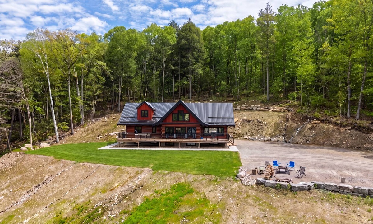 Dorset Cabin | Brand New Luxury Log Cabin on Paint Lake