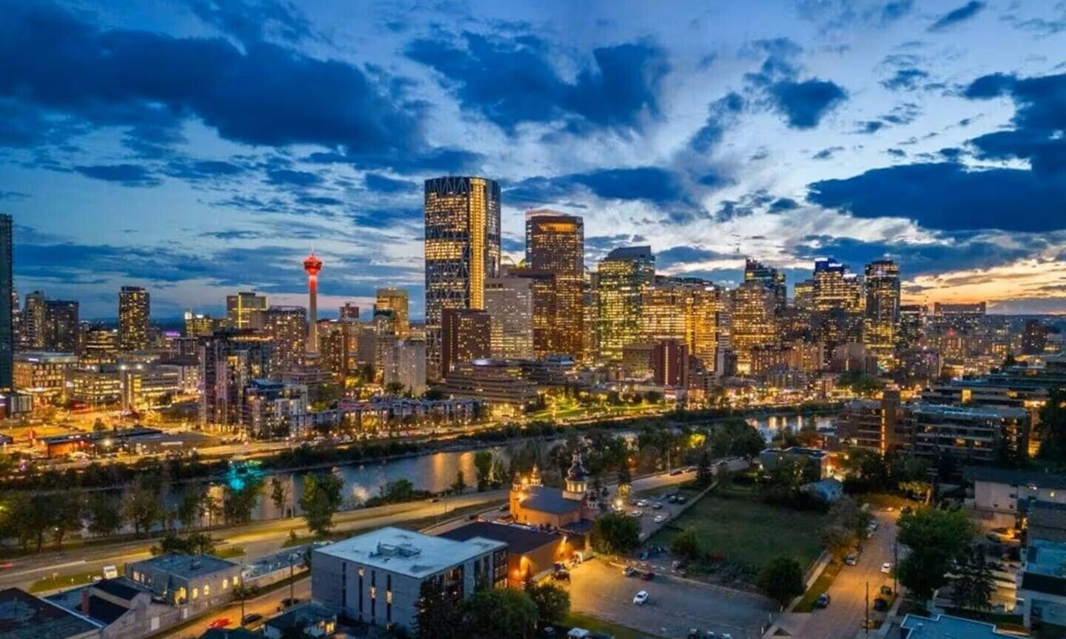 Crescent Heights Condo | Breath Taking View-5Guest-2bed2bath-DTskyline-TopFloor-PH access