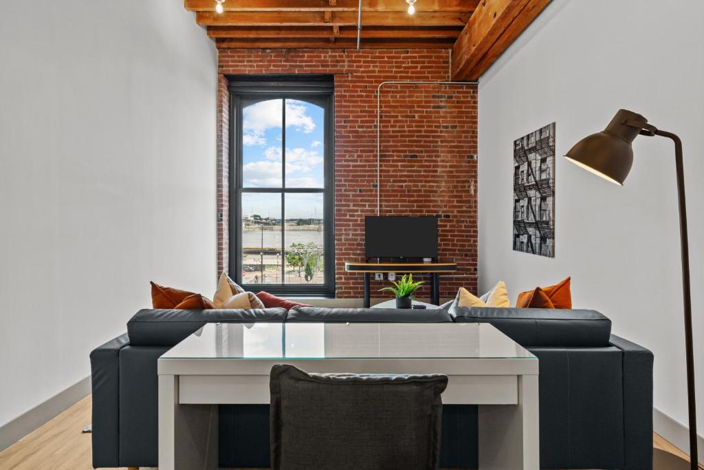 Downtown St. Louis Apartment | Brick & Bed Riverfront Lofts, G 208