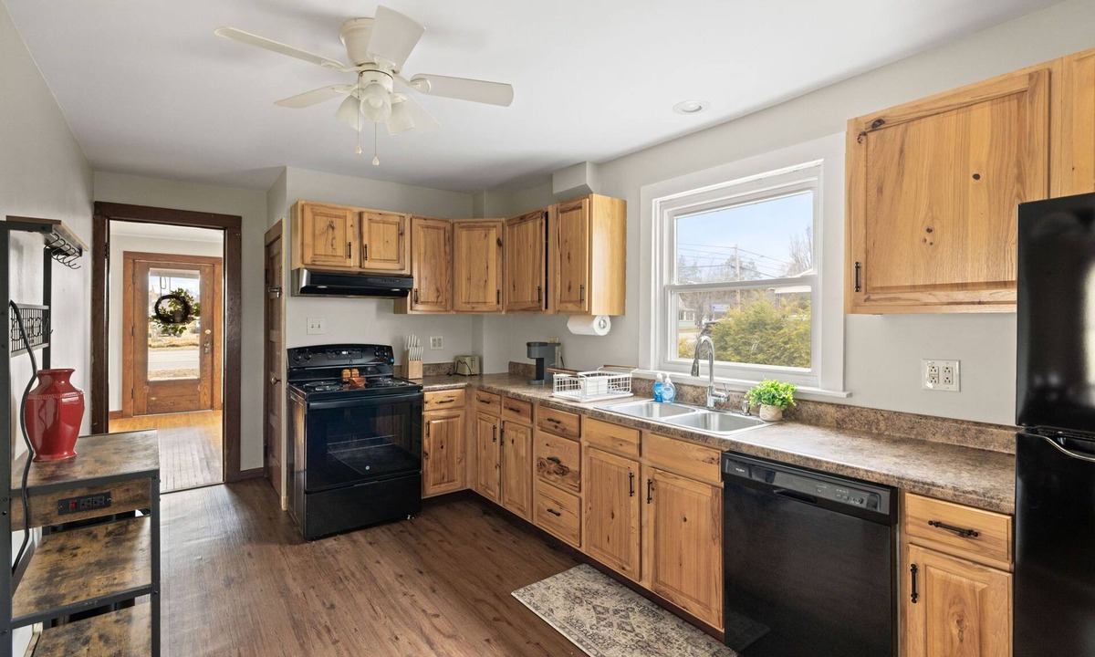 Lairdsville House | Bright and Simple Spacious Stay-Entire Home