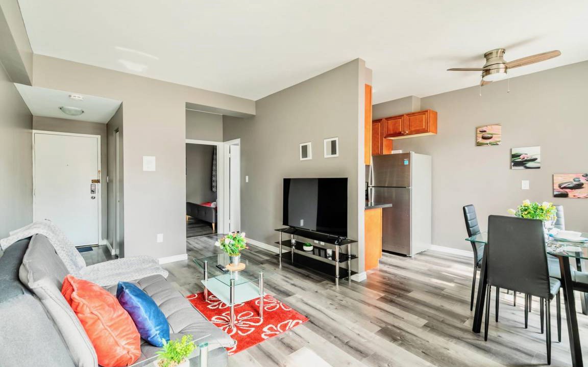Rosedale Apartment | Bright & Cozy 1 King BR Apt with Netflix - in PRIME Location!