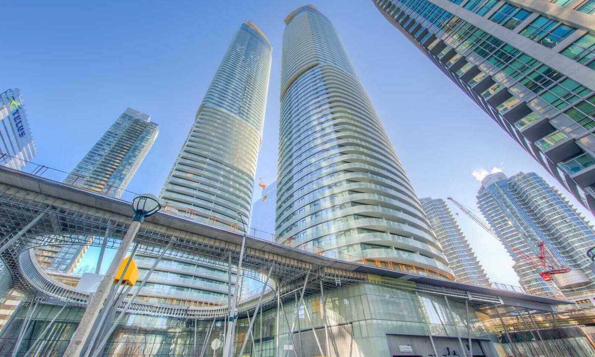 Toronto Entertainment District Condo | Bright & Modern Downtown Condo, Walk to Jays & MTCC