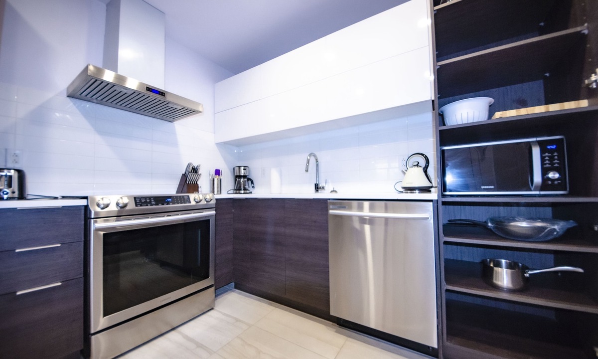Cote-Des-Neiges—Notre-Dame-De-Grace House | Bright *private terrace*gym* 1bedroom* parking