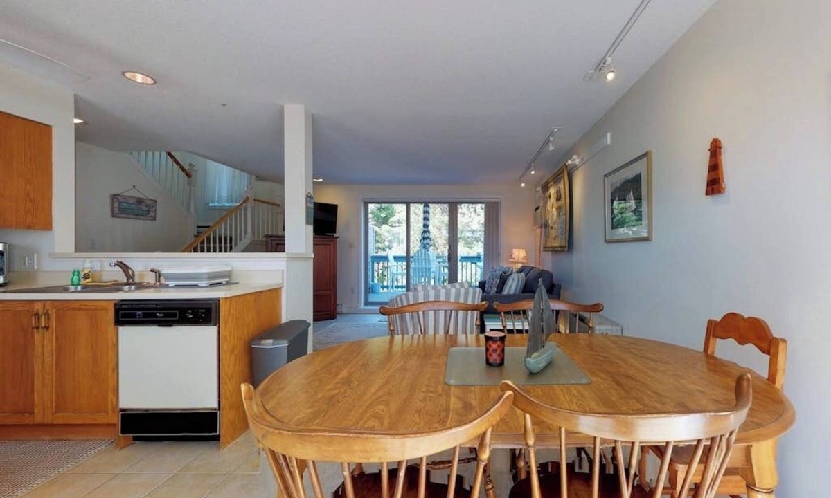 Ocean Park Condo | Cape Cod style condo with grill, pool, sauna, & gym - near beach