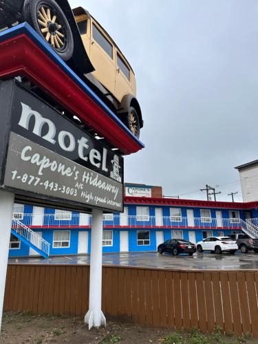Moose Jaw Hotel | Capone's Hideaway Motel