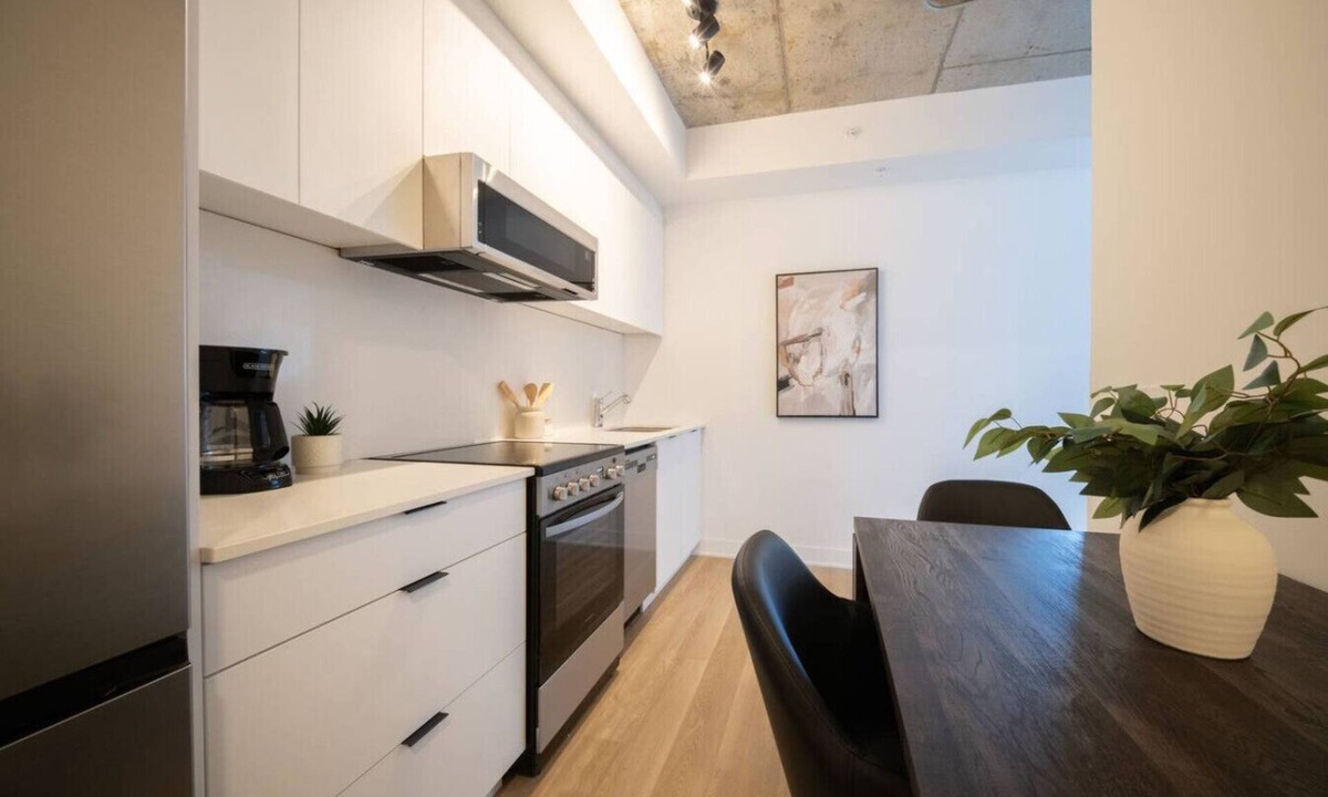 Carlingwood - McKellar Park - Laurentien View Apartment | Carlton West Modern Living | Comfort Stay 1BR