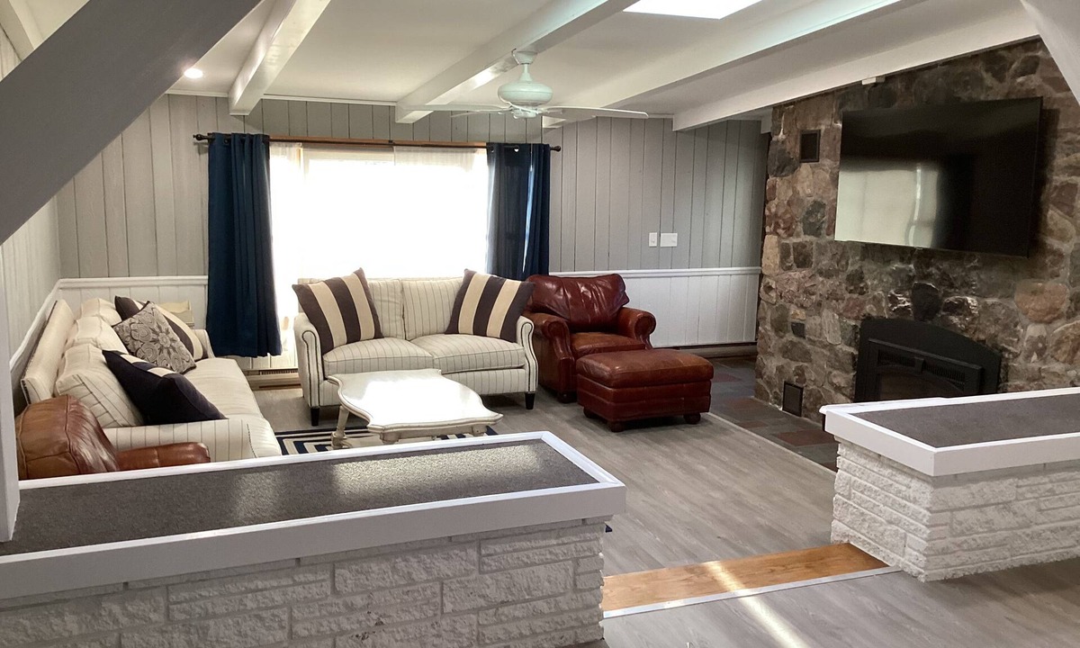 Lansing House | Cayuga Lake Views Sleeps 10 Near Aurora & Wineries Wedding Ready