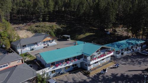 Radium Hot Springs Hotel | Celadon Lodge