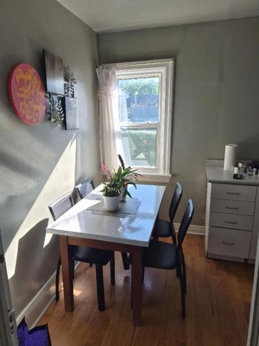 Roncesvalles Village House | Central location downtown Toronto