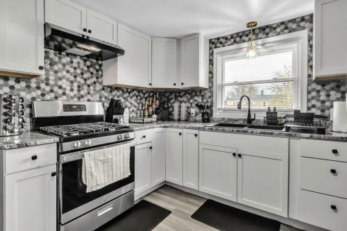 Cheektowaga Apartment | Central location Parking