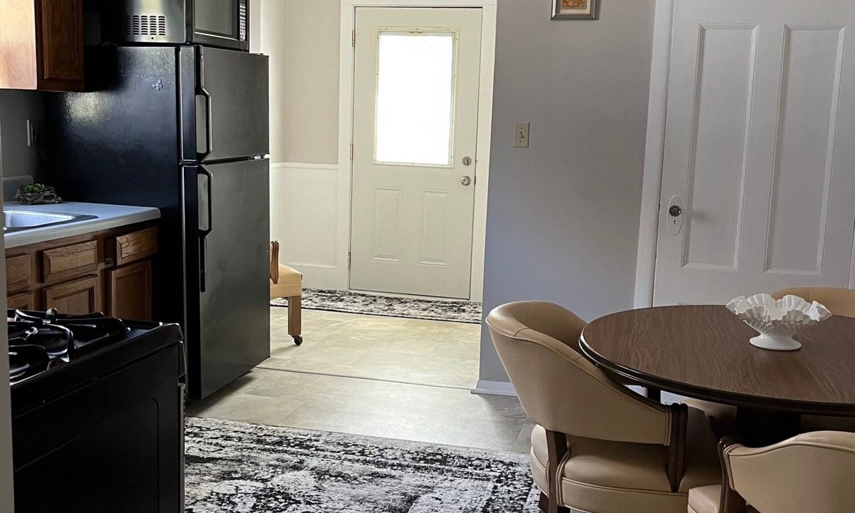 Rochester Apartment | Centrally located 1-bedroom apartment with off street parking Rochester