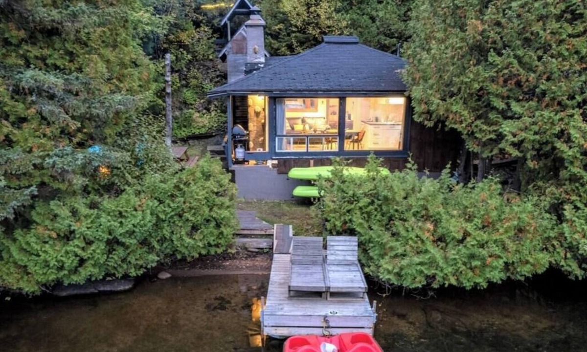 Sainte-Lucie-des-Laurentides Ski Chalet | Chalet intime bord du lac à louer dans les Laurentides — Lac Sarrazin, Sainte-Lucie-des-Laurentides