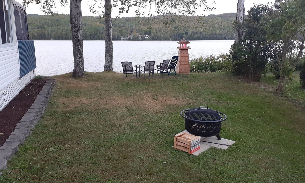 Riviere-Bleue Ski Chalet | Chalet des frontières Le 522 on the shores of Lac Long in Temiscouata