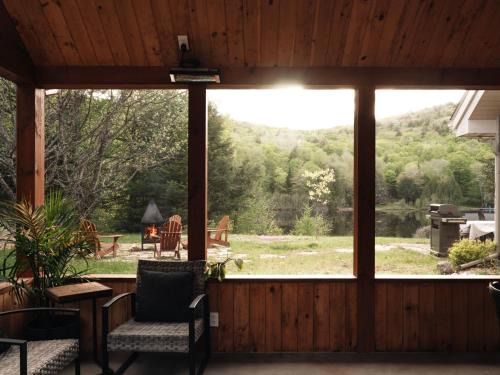 Labelle Ski Chalet | Chalet rustique, Lac paisible, Canot, Famille