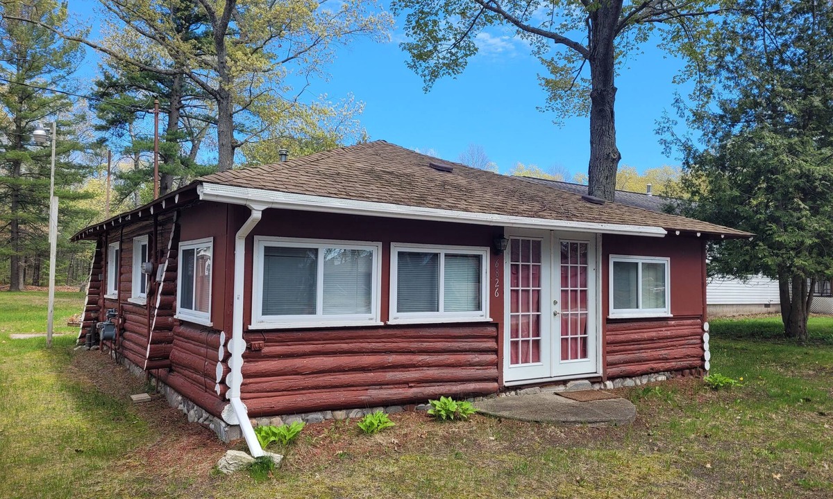 Oscoda Cabin | Chappy's Cabin - Very Cute, Comfy, and Traditional! Includes Window A/C Unit!
