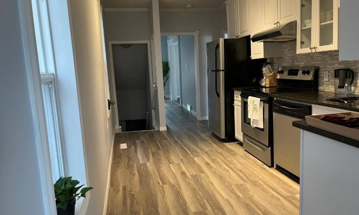 Sunalta House | Character Home Downtown and 17th Av.