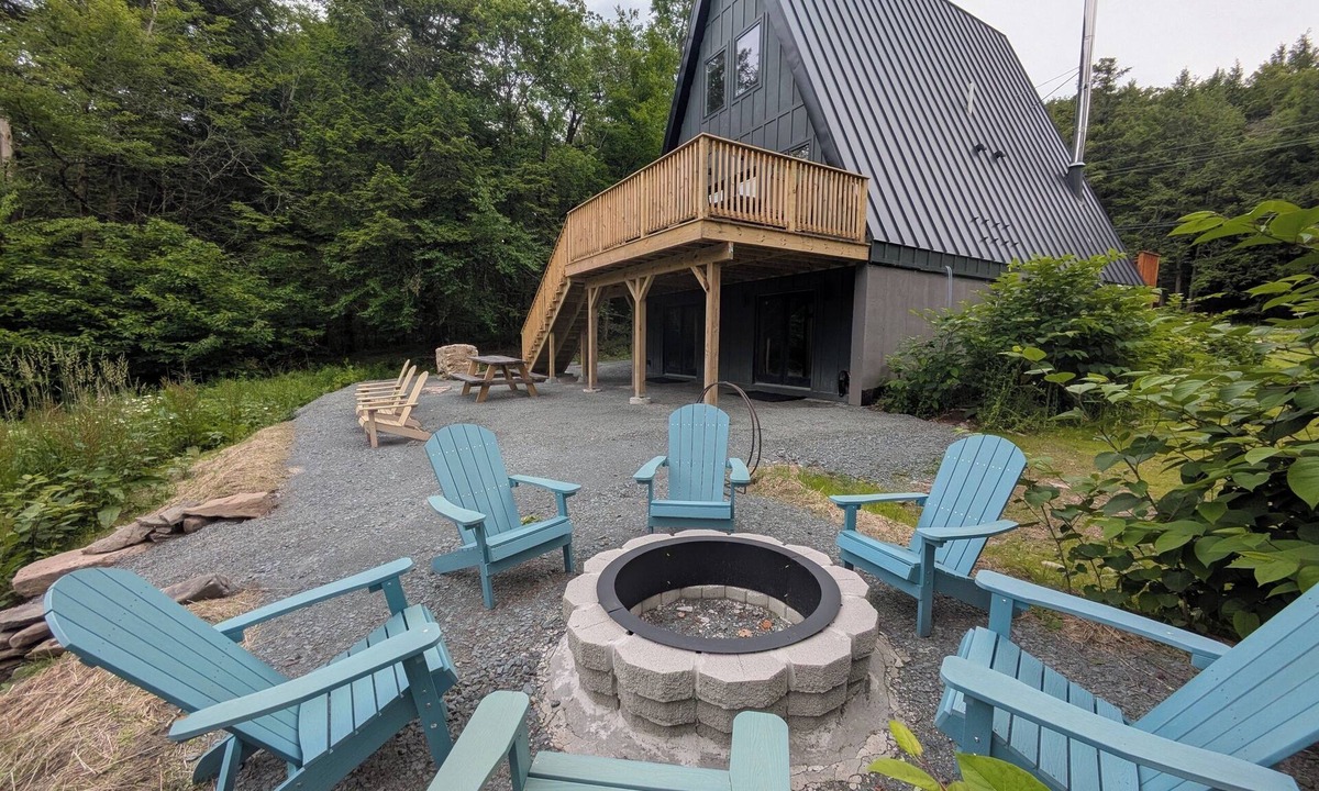 Livingston Manor Ski Chalet | Charming 3-bedroom chalet in marvelous Livingston Manor with a majestic Stream