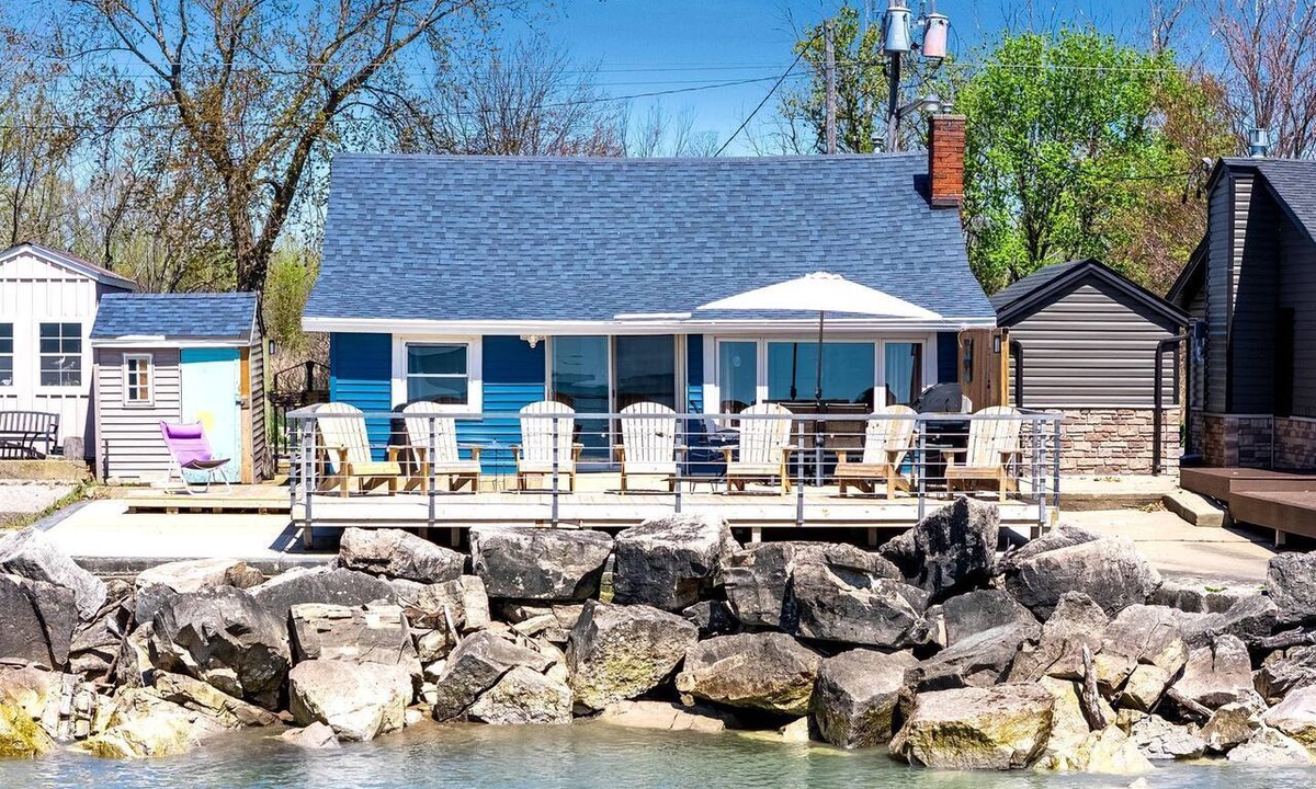 Kingsville Cottage | Charming Cottage on Lake Erie for an Unforgettable Kingsville Getaway in Ontario