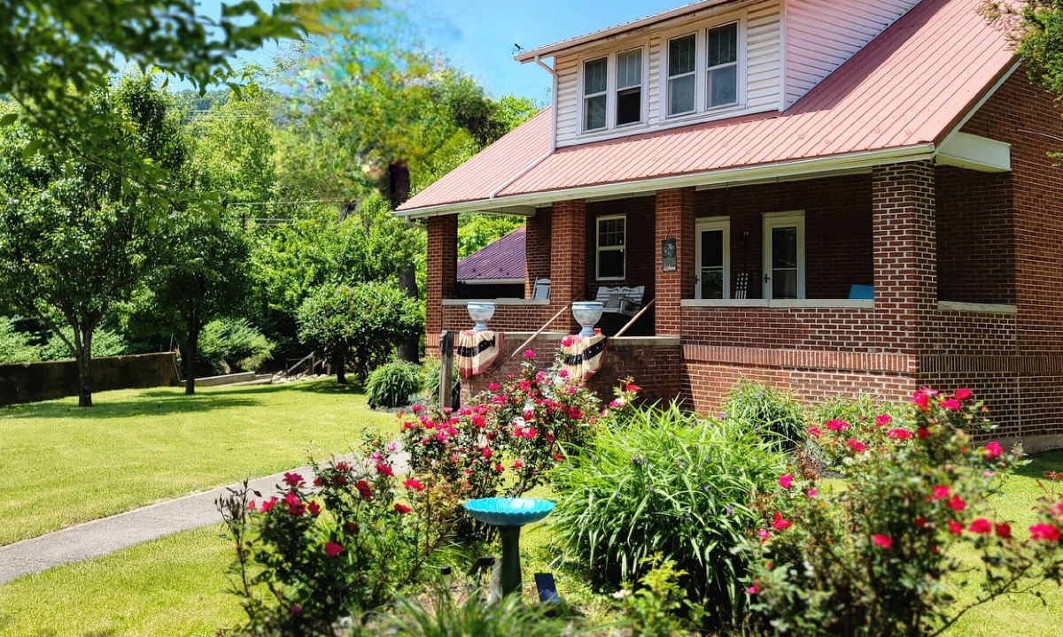 Webster Springs House | Charming Country Cape on the river