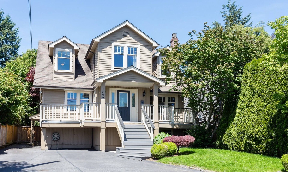 Lynn Valley House | Charming family & pet friendly home with private yard & deck in Lynn Valley